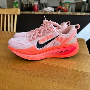 Nike Vomero 18 Running Shoes